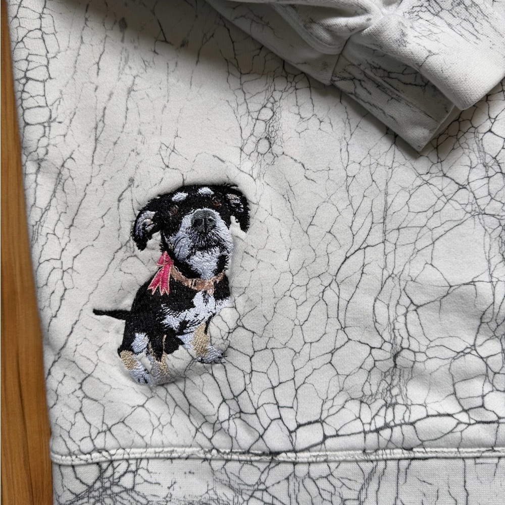 Lululemon Athletica crackle on white Crew Neck Sweater with special embroidery - Picture 4 of 10